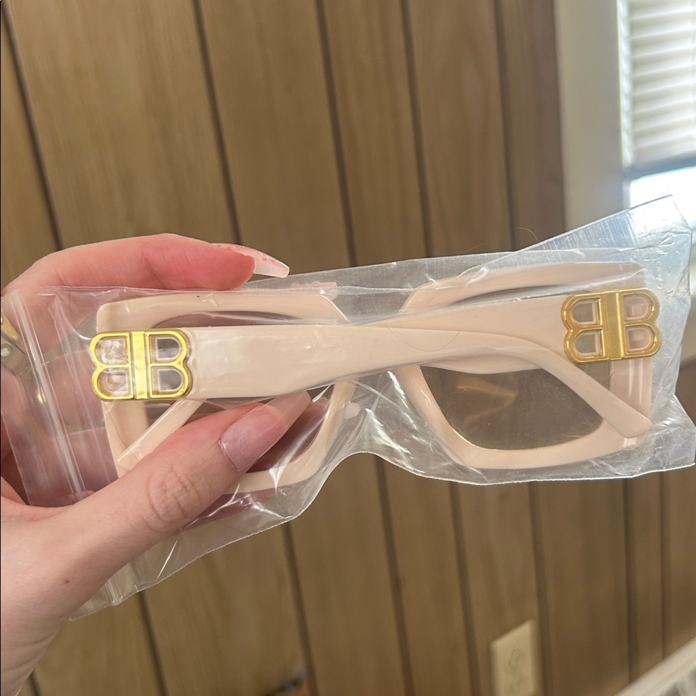 Cream sunglasses with gold accents - Picture 3 of 3